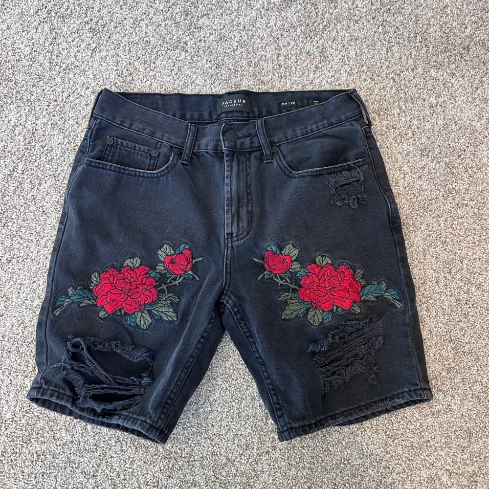 PacSun Men’s Roses Floral Distressed Black denim Shorts. Grunge. Streetwear. 31 - Picture 2 of 14